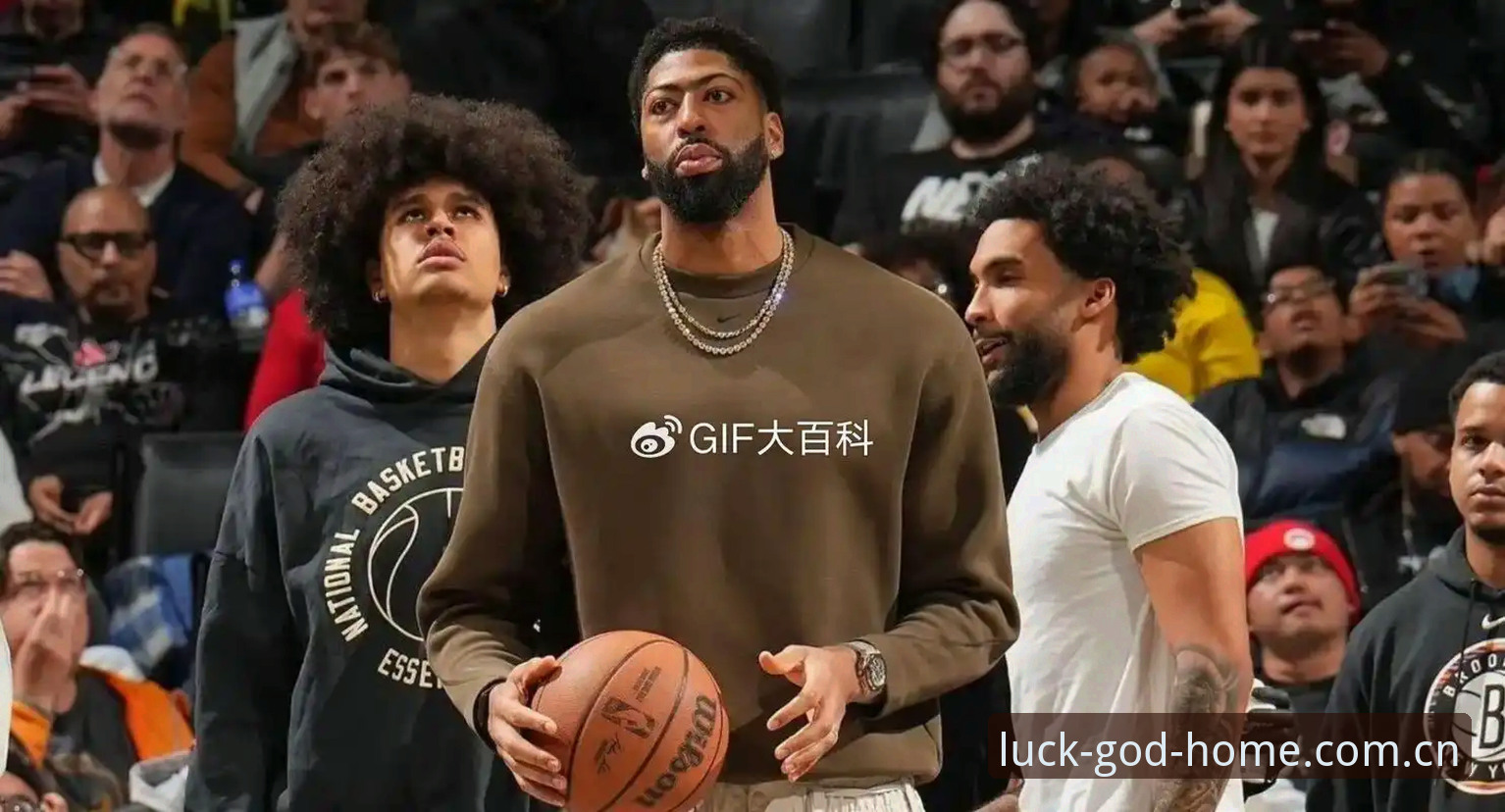 NBA交易市场新变局：浓眉顶薪续约悬念与开拓者接盘动向详解